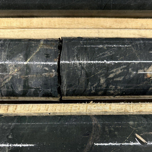 2.04% Cu, 0.23 g/t Au, 6.5 g/t Ag, 85 ppm Mo from 177m to 178m